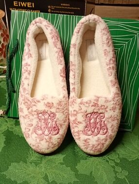 dearfoams Cream and Pink Embroidered Monogram Plush Slip-On Slippers